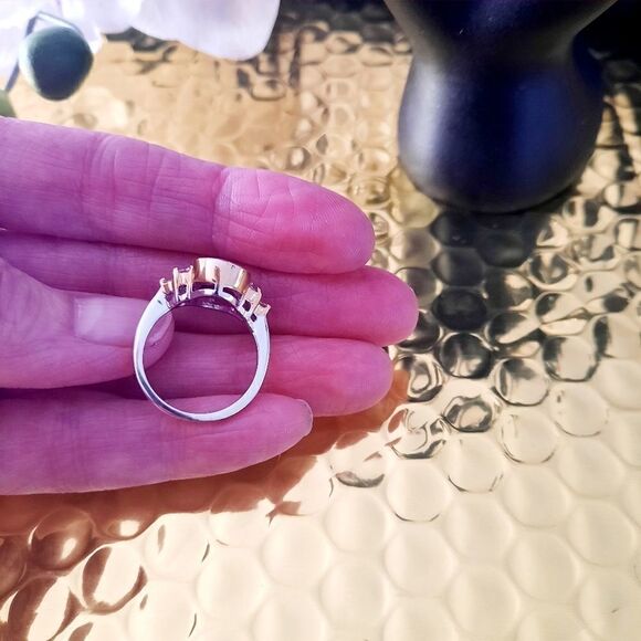 VINTAGE Crystal and Goldtone Ring FEMININE - Picture 4 of 7